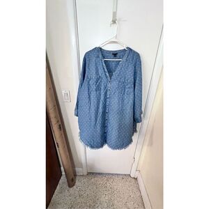 TORRID BLUE CHAMBRAY BUTTON DOWN ROLL UP/BUTTON SLEEVE SIZE 2 (2XL)